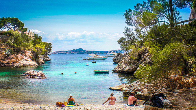 Strand bei Cala Fornells, Mallorca