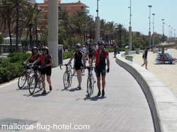 Radfahrer an der Playa de Palma